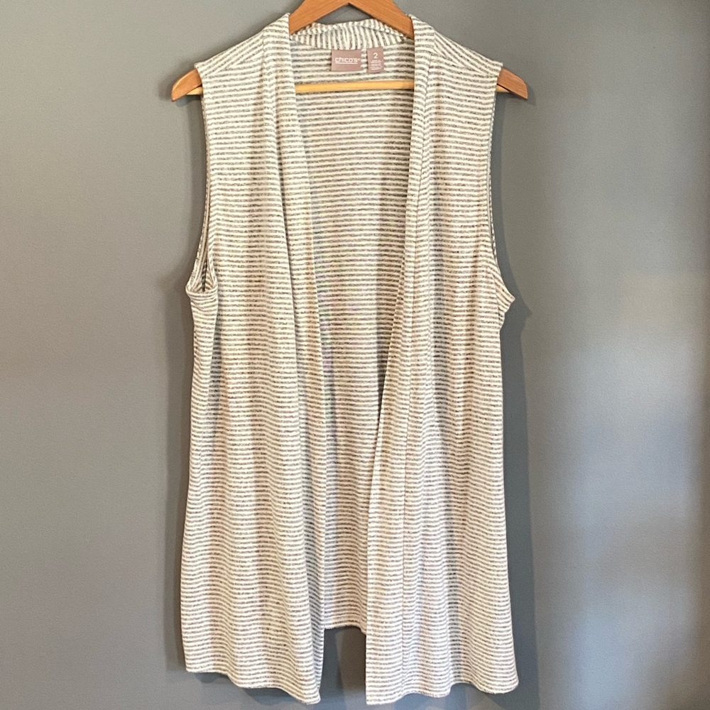Chico’s Gray and Cream Sleeveless Mid-Length Tunic